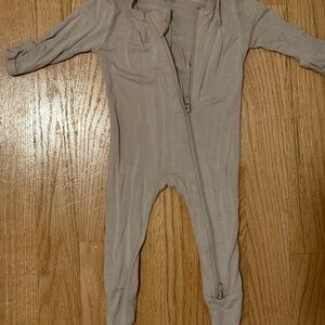 Gray Kyte bamboo footie